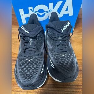 Hoka Clifton 9 Black & White size 10D with box